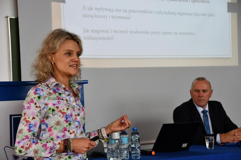 Powiększ obraz: Konferencja naukowa pt. od różnorodności do inkluzywności