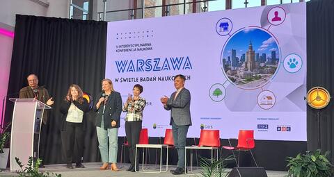 Prelegenci konferencji w czasie wspólnego wystąpienia.