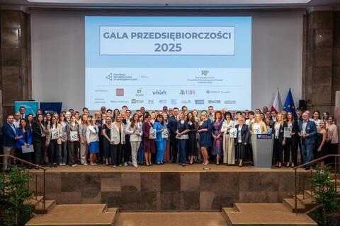 Uczestnicy Gali na wspólnym zdjęciu.