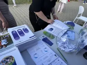 Publikacje na stoisku Urzędu w trakcie Dożynek.