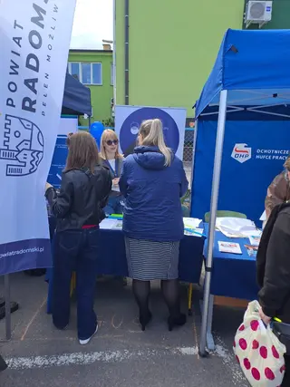 Powiększ obraz: Stoisko urzędu na targach