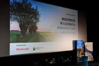 Powiększ obraz: Ekran z planszą rozpoczęcia konferencji.