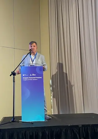 Powiększ obraz: Dyrektor Urzędu w trakcie prelekcji.