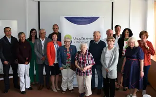 Powiększ obraz: Grupowe zdjęcie uczestników spotkania