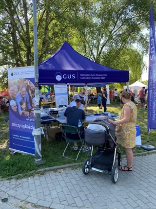 Powiększ obraz: Punkt spisowy na Pikniku „Wakacje tuż tuż” – Dzielnica Bemowo w Warszawie